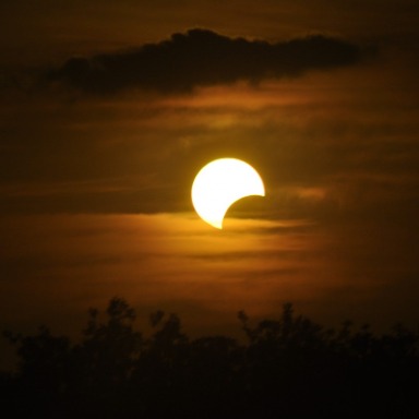 Fases lunares, eclipses y estaciones